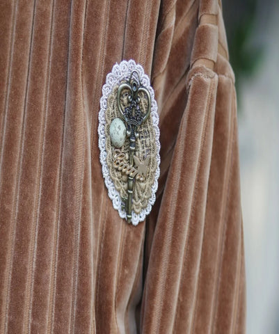 Brooch بروش