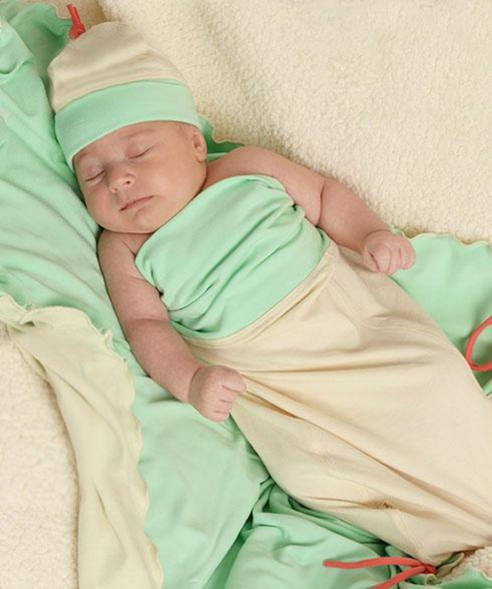 Baby Swaddle مهاد مع قبعة